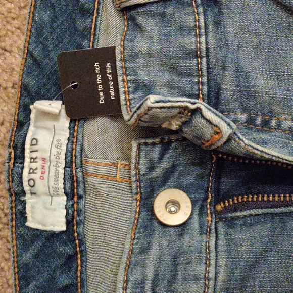 Plus size short skinny jean - Picture 3 of 3